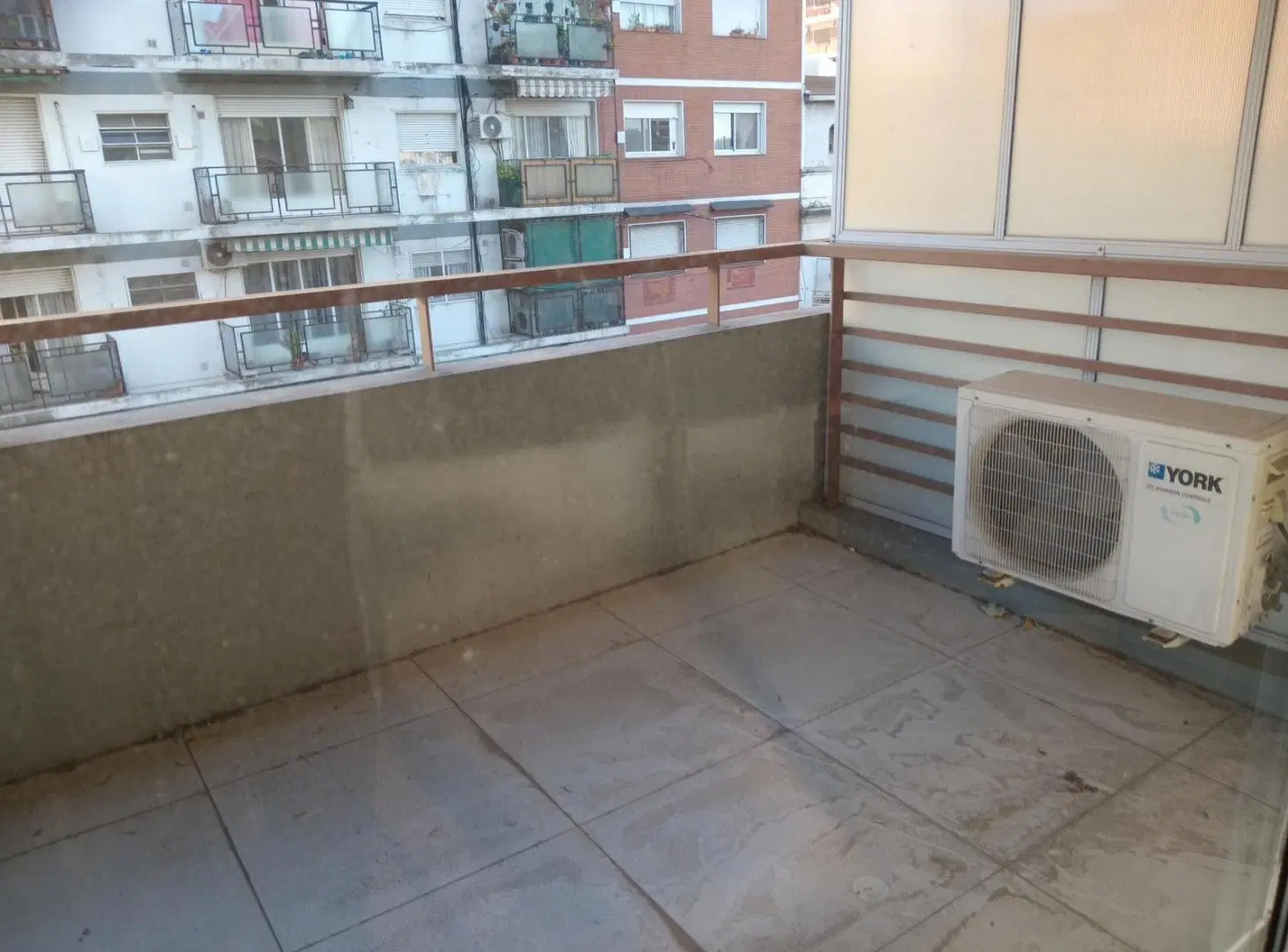 Departamento dos ambientes, LC, toillete, suite, cocina separada, cochera cub. SUM 2