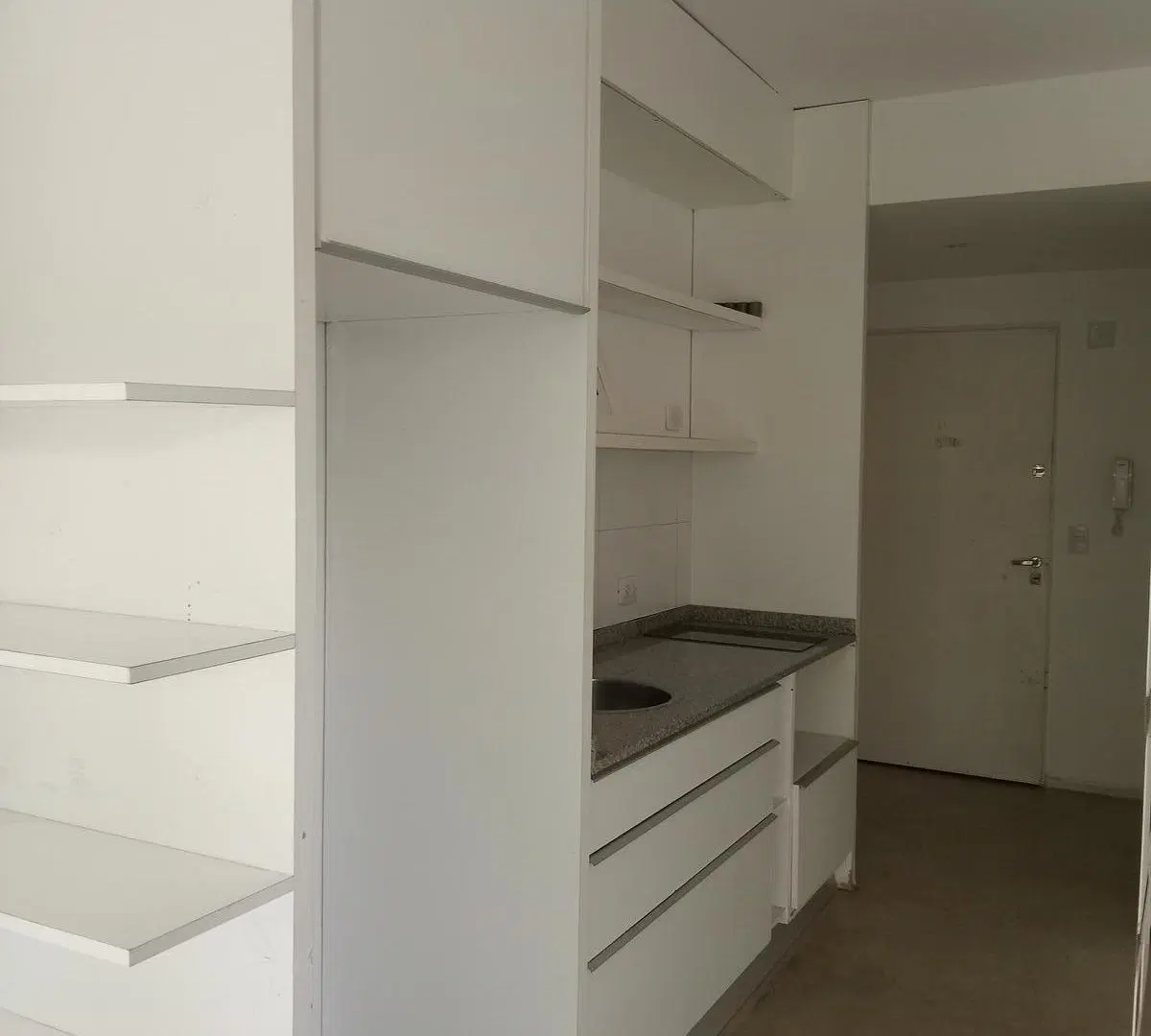 Monoambiente con balcón al frente. APTO PROFESIONAL 5