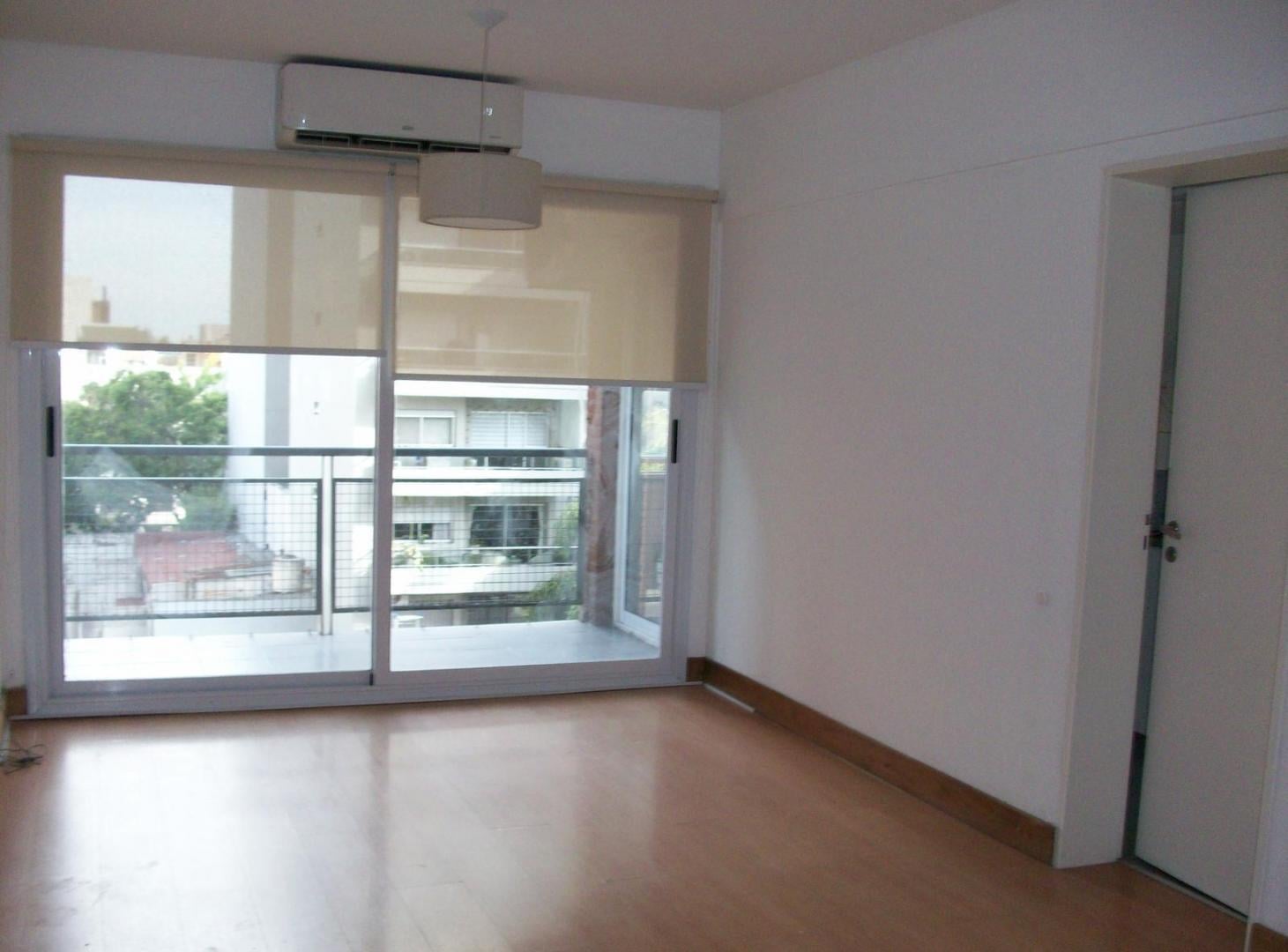 Departamento de dos ambientes con balcón  en torre, pileta y jardín perimetral.
