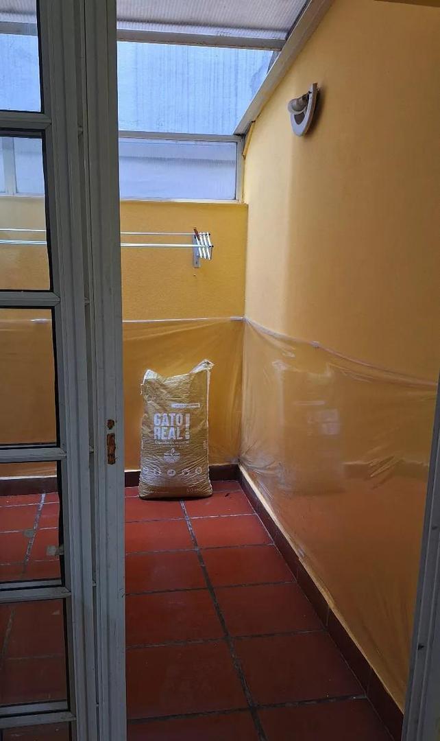 Venta PH 4 Ambientes con Patio en Balvanera Venezuela 2000 1