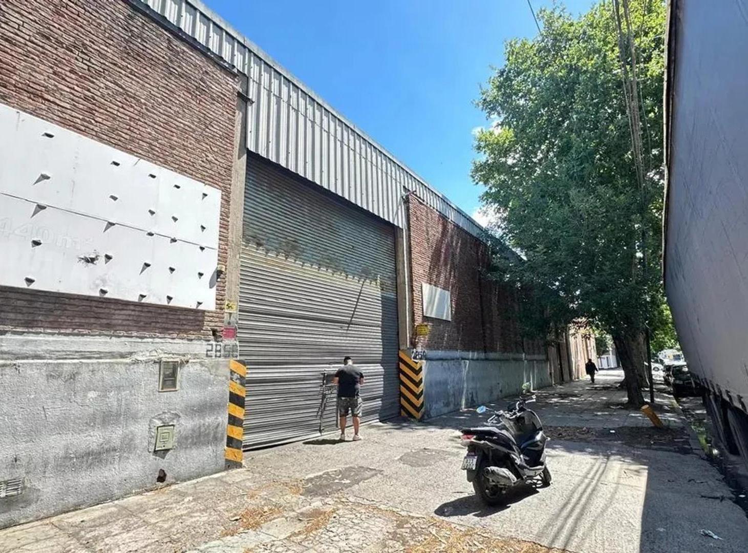 Alquiler de Galpón Logístico 1000 m² en Parque Avellaneda