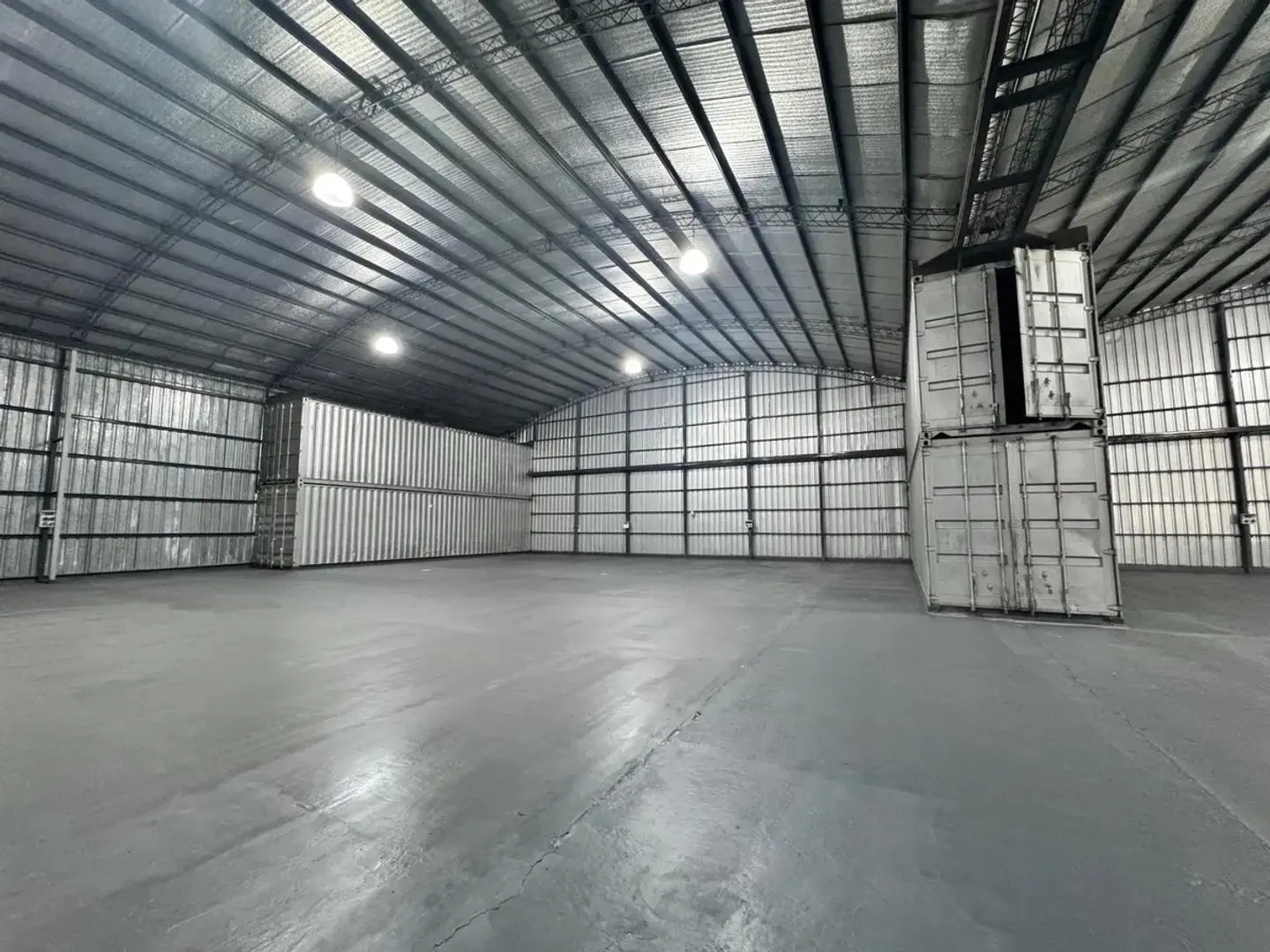 Alquiler de Nave Industrial 3.300 m² en Hurlingham 3