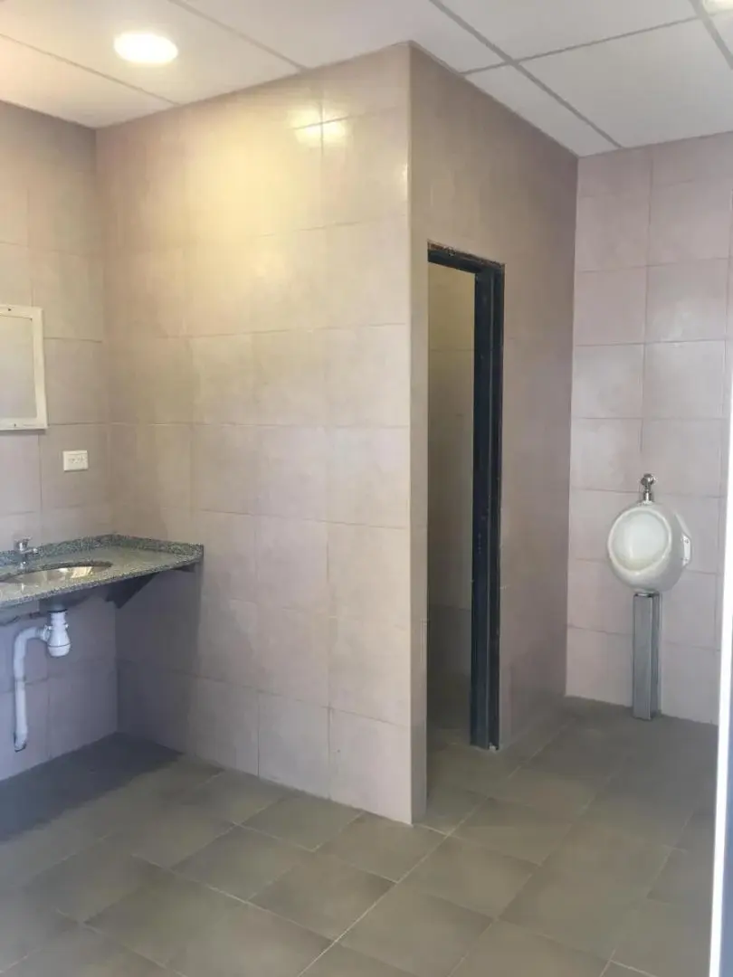 Alquiler de Galpon con Oficinas de 2500 m2 en Villa Rosa 5