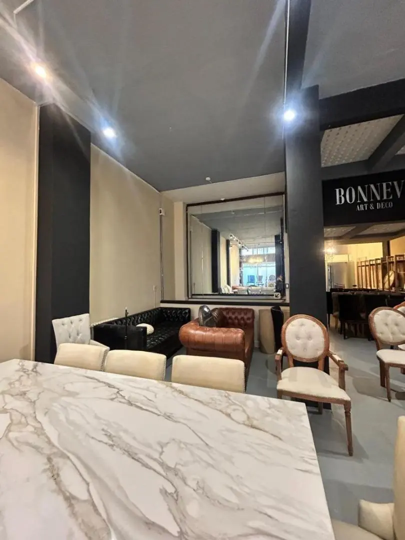 Alquiler de Local de 285 m² en Monserrat Vidriera y Deposito 5