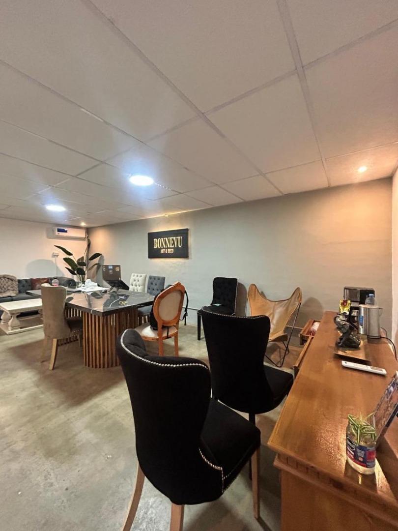 Foto de Alquiler de Local de 285 m² en Monserrat Vidriera y Deposito, imagen 2