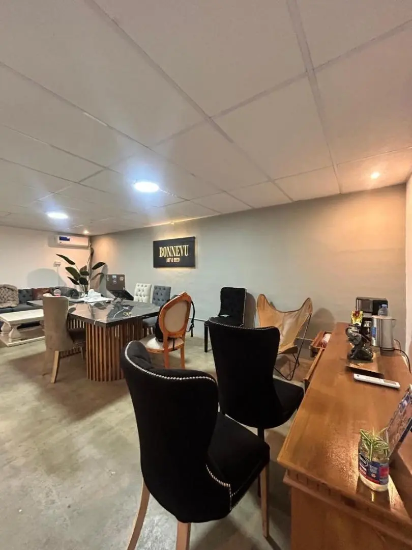 Alquiler de Local de 285 m² en Monserrat Vidriera y Deposito 2