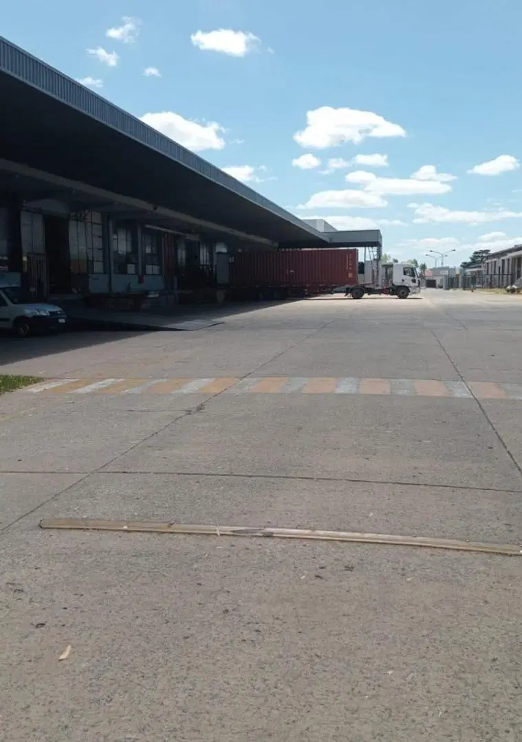 Alquiler de Depósito de 1.380 m² con Oficinas Parque Newton 3