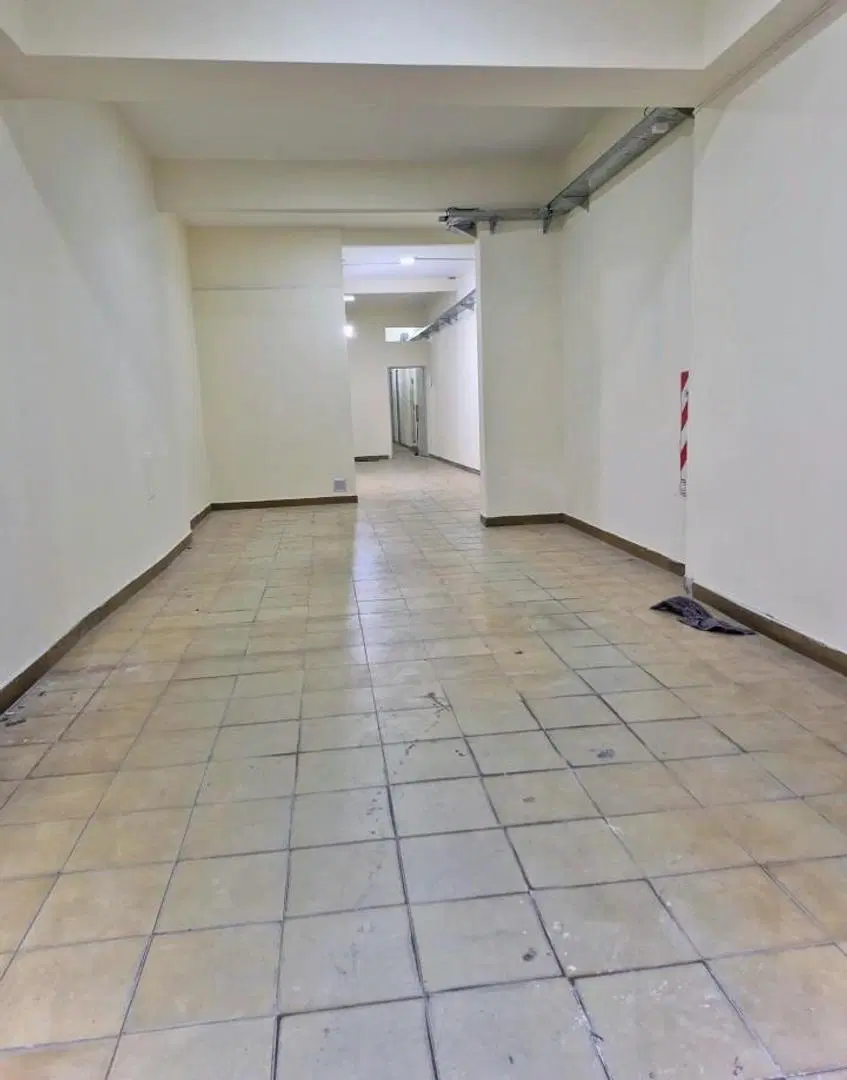 Alquiler de Local Comercial de 130 m² en Flores Norte 5