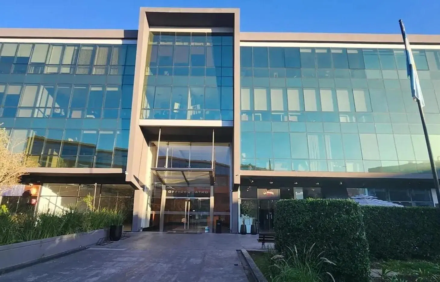Venta de Local Comercial en Dúplex de 87 m² en Pilar 2