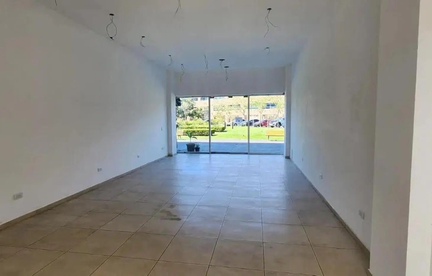 Venta de Local Comercial en Dúplex de 87 m² en Pilar 3