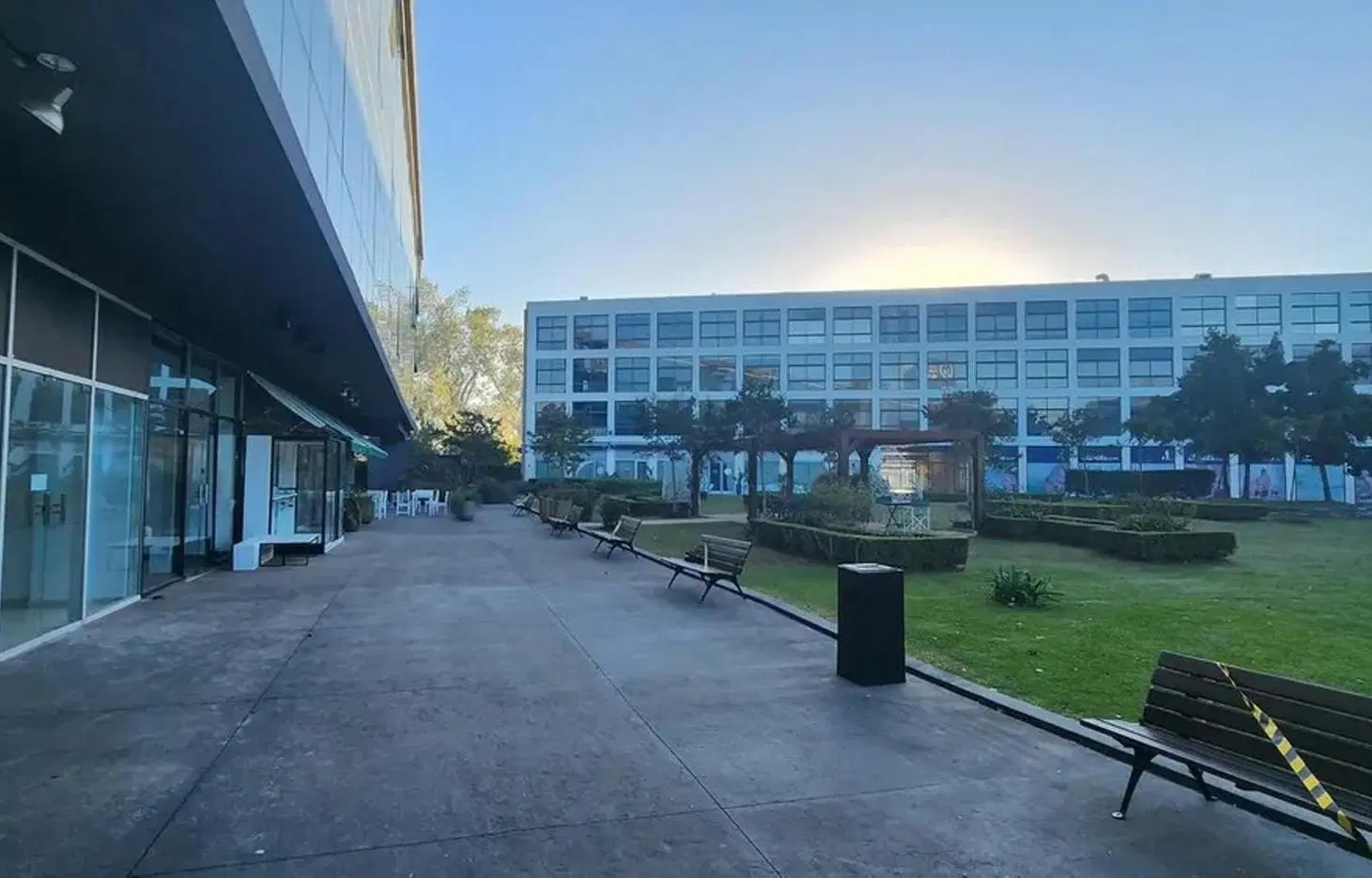 Venta de Local Comercial en Dúplex de 87 m² en Pilar 5