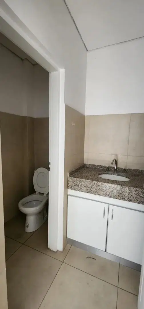 Venta de Local Comercial en Dúplex de 87 m² en Pilar 8