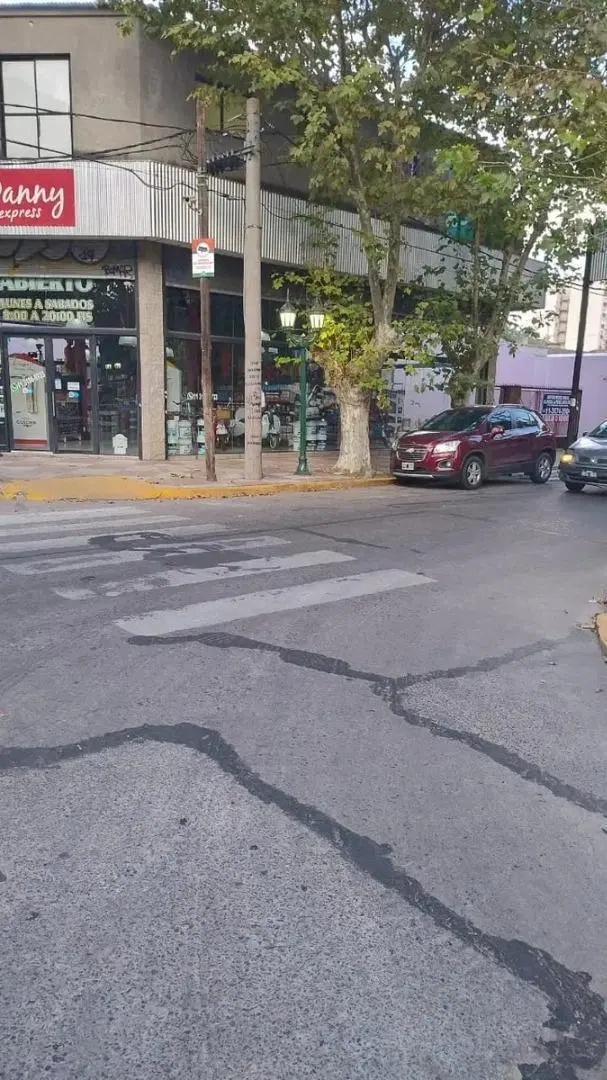 Alquiler de Local Comercial de 700 m² en Monte Grande 3