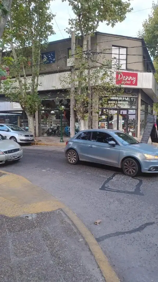 Alquiler de Local Comercial de 700 m² en Monte Grande 2