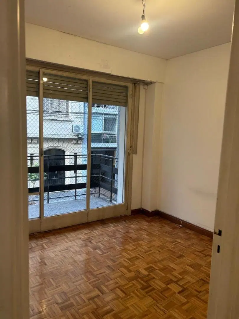 Venta Departamento 4 Ambientes en Balvanera 3
