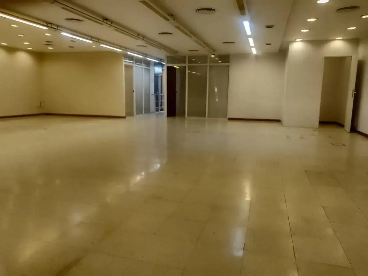 Alquiler de Local Comercial de 500 m² en San Nicolás 5