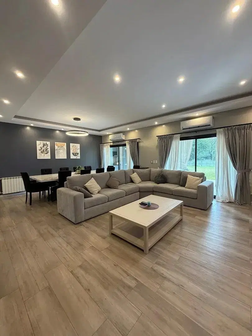 Venta de Casa 5 Ambientes en Pilar 2