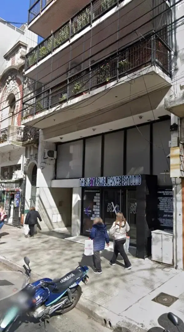 Alquiler de Local Comercial de 240 m² con Sótano en Flores 2