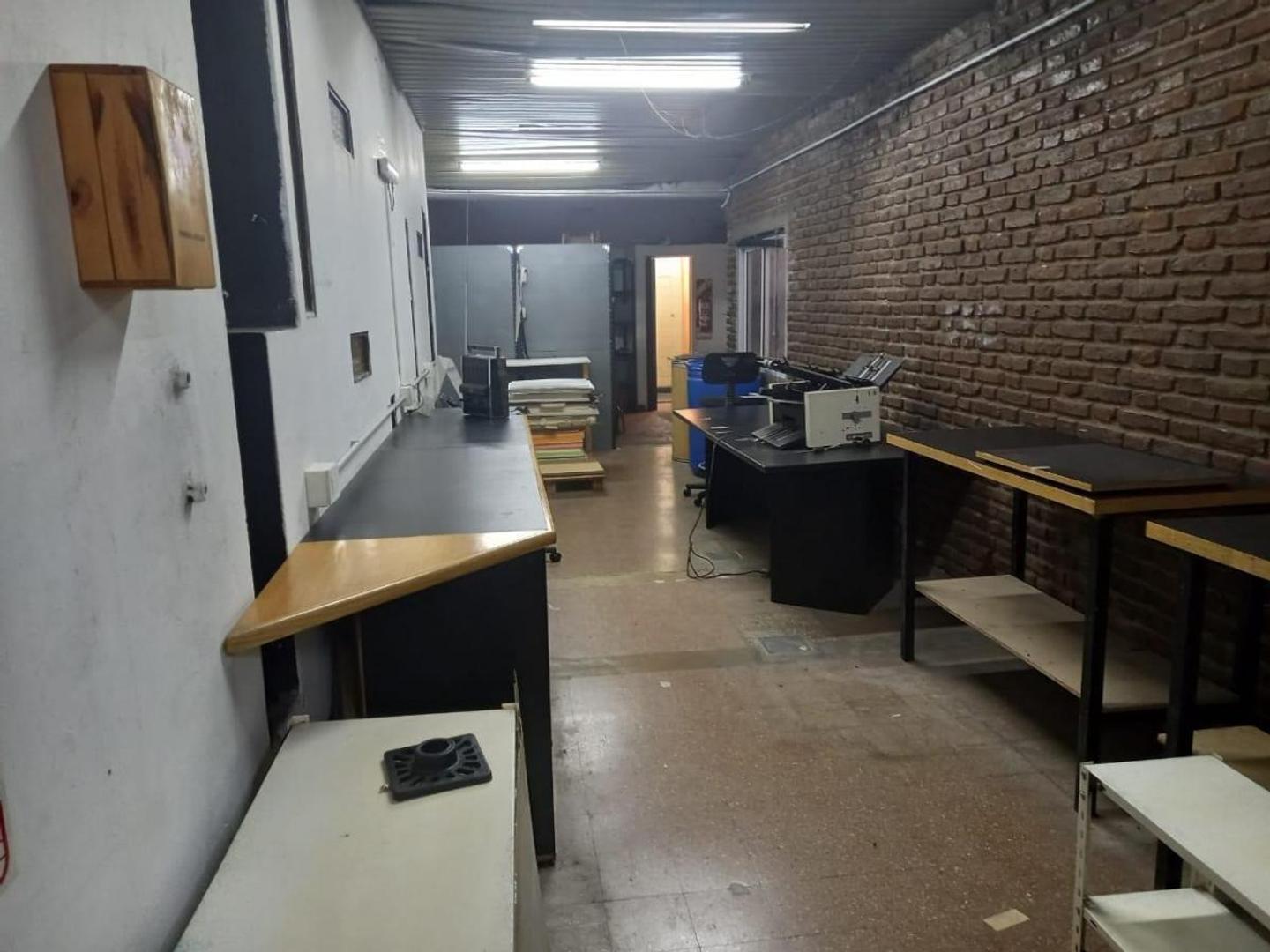 Alquiler de Local Comercial de 100 m² en Monserrat
