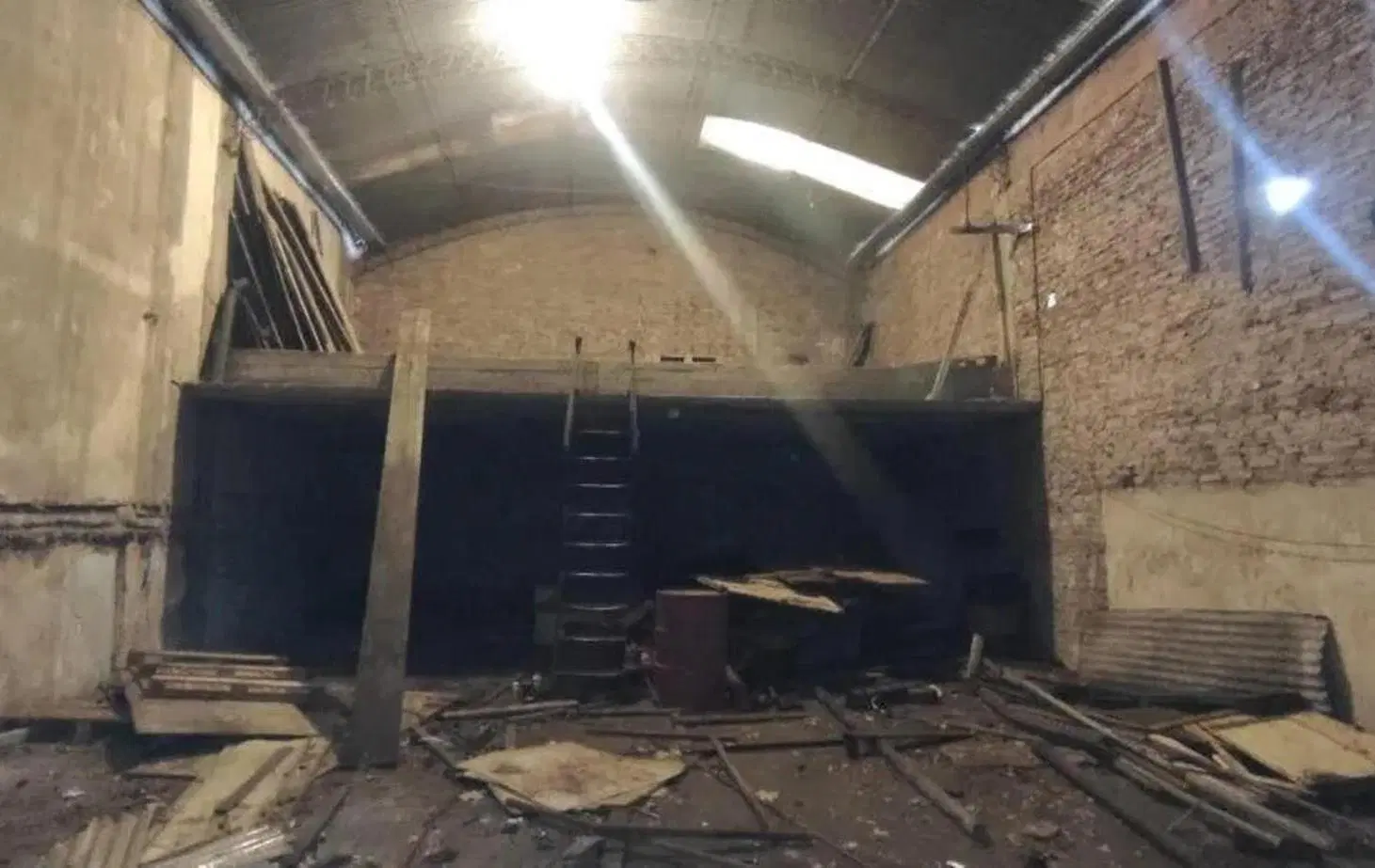 Alquiler de Local Comercial con Galpón en Chacarita 2