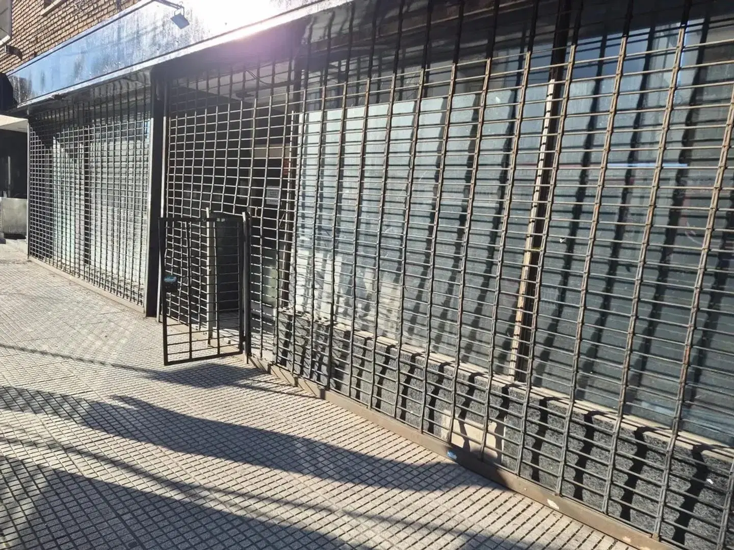 Alquiler Local Comercial 1.000 m² sobre Av. Jujuy 3