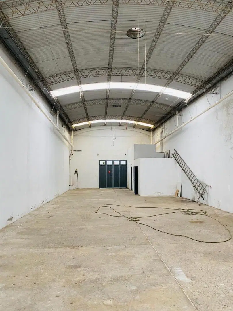 Alquiler de Galpón / Depósito de 280 m² en Parque Chacabuco 2