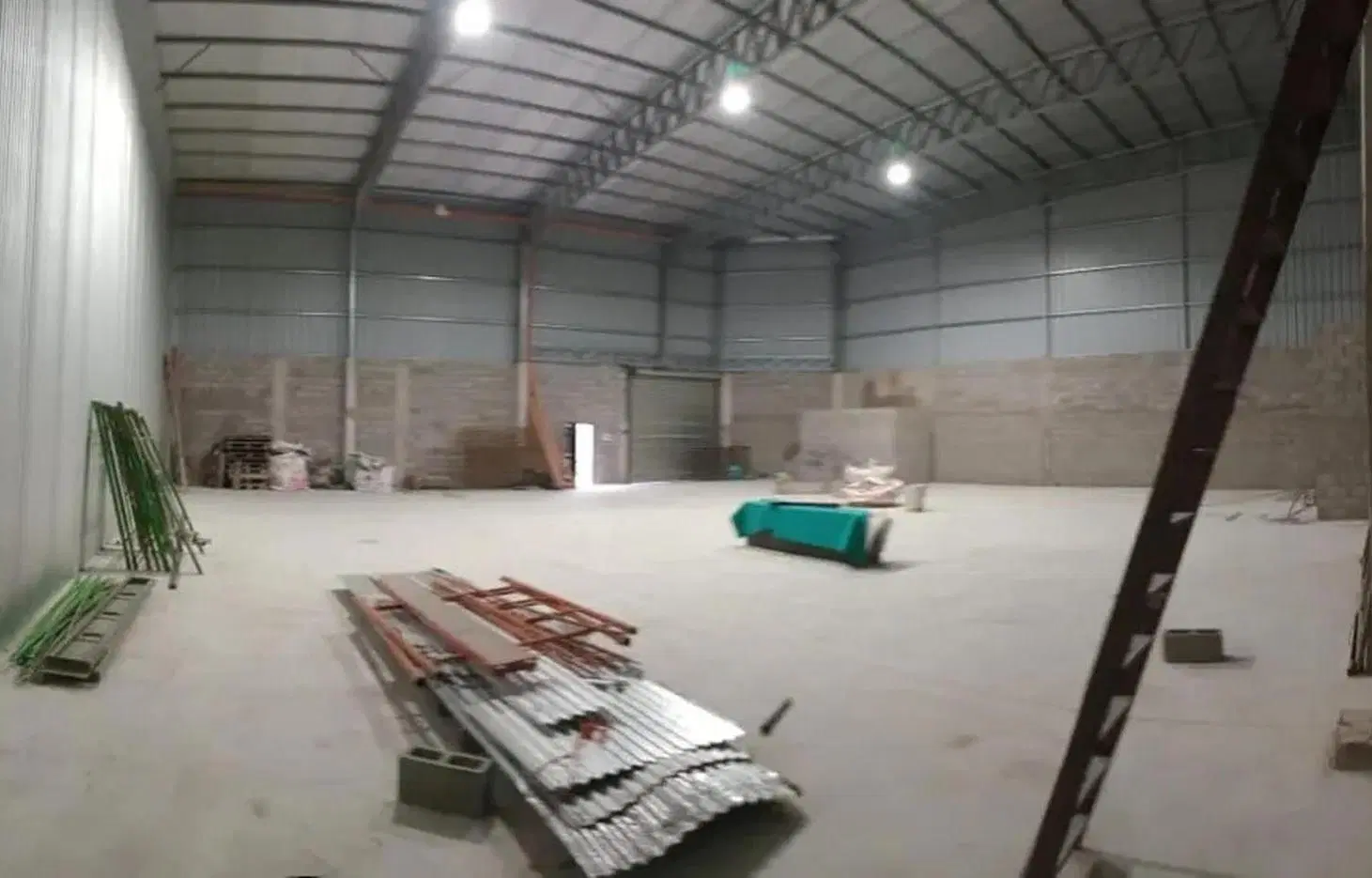 Alquiler de Galpón Industrial a Estrenar de 400m² en Villa B 1