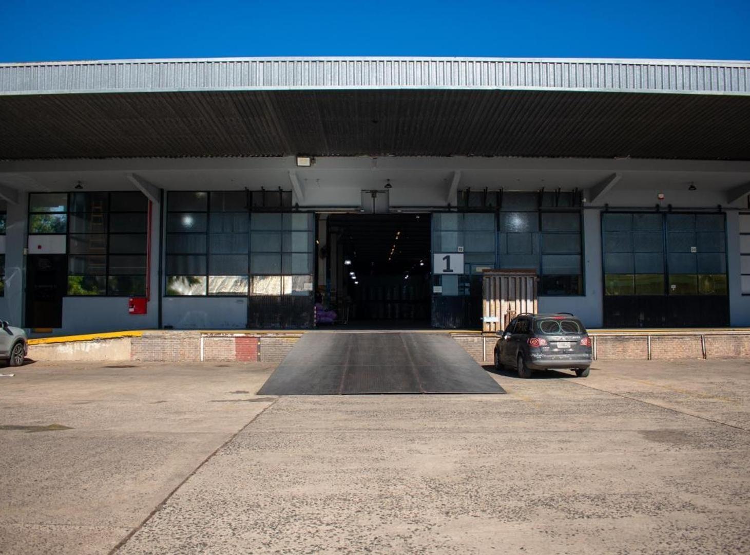 Foto de Alquiler de Nave Industrial de 1.943 m² en Villa Ballester, imagen 1