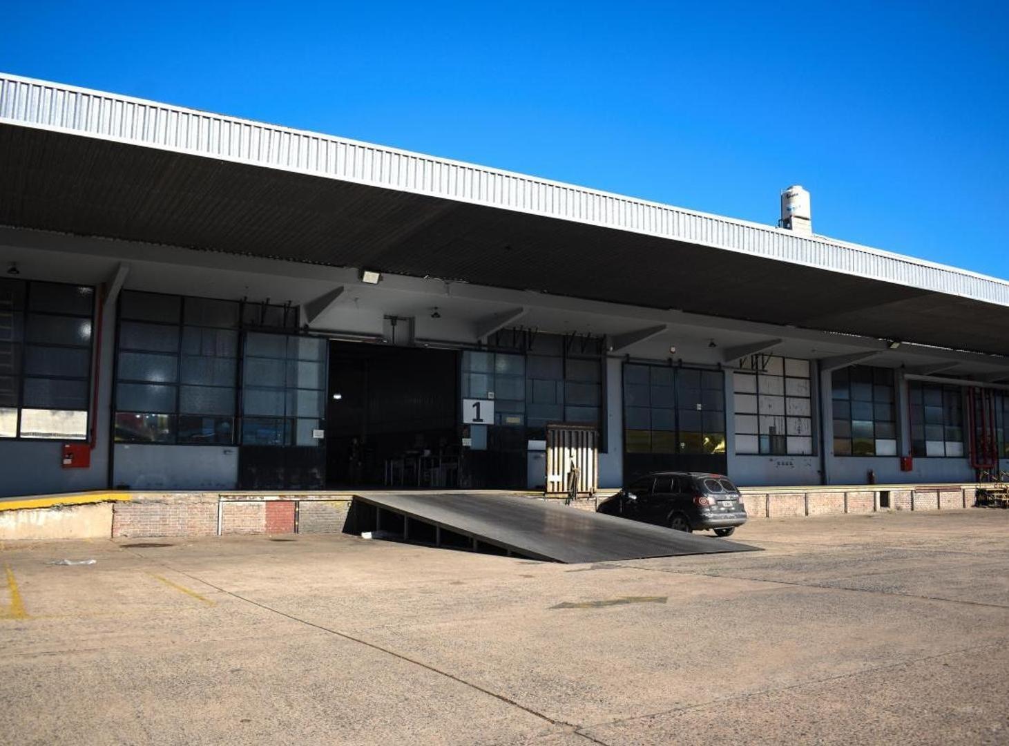 Foto de Alquiler de Nave Industrial de 1.943 m² en Villa Ballester, imagen 3