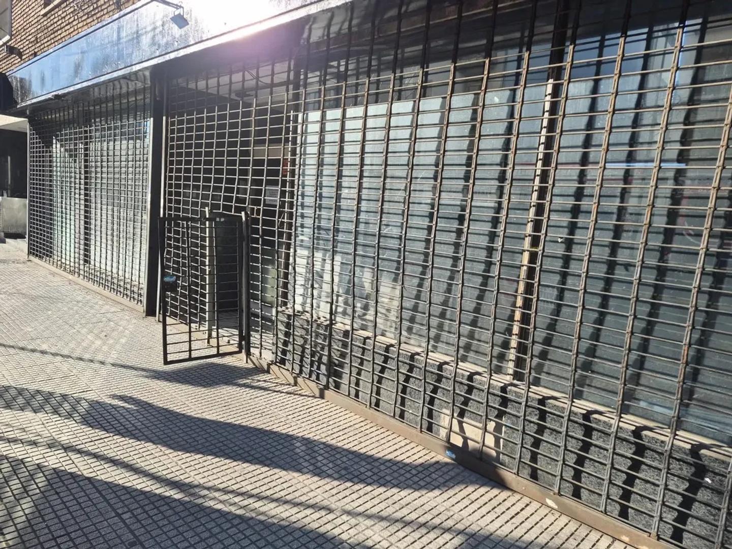 Foto de Alquiler Local Comercial 1.000 m² sobre Av. Jujuy, imagen 2