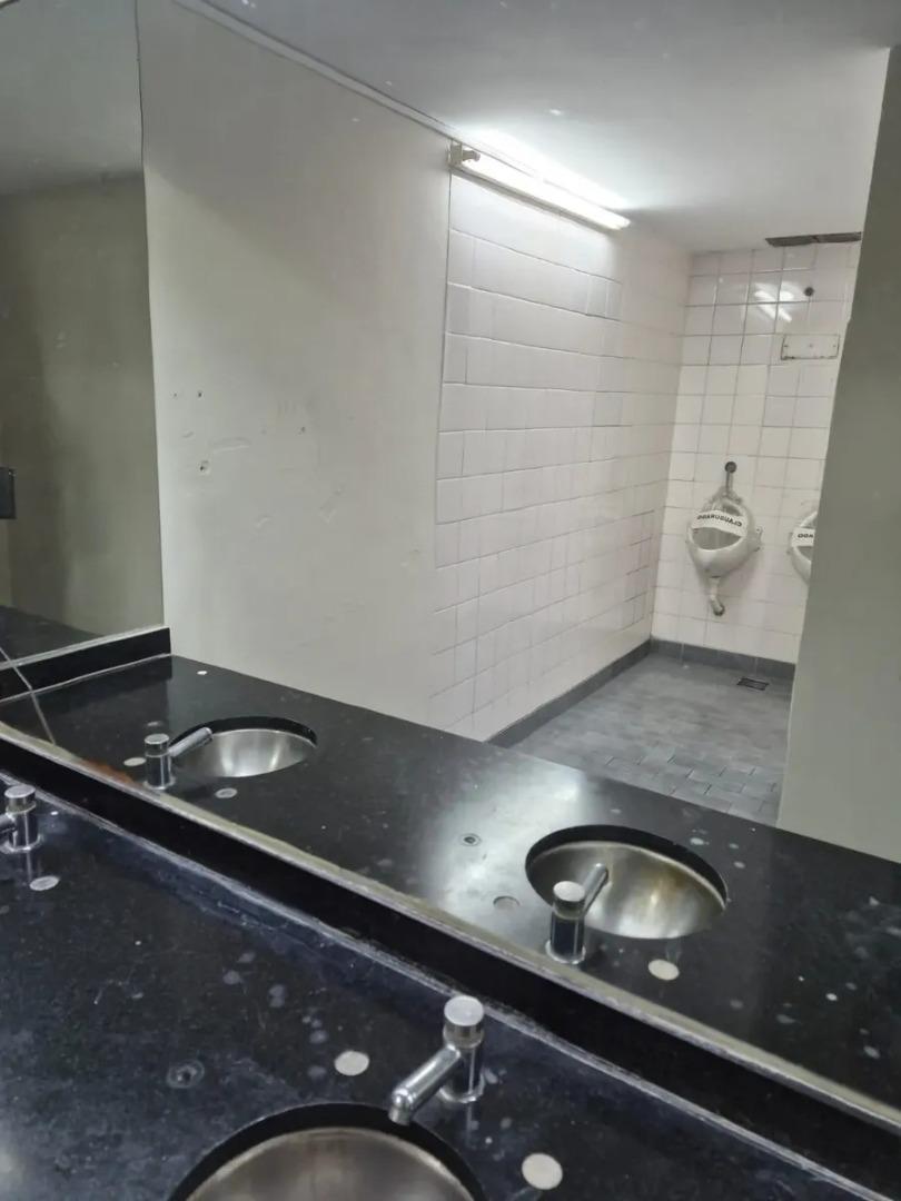 Foto de Alquiler Local Comercial 1.000 m² sobre Av. Jujuy, imagen 2