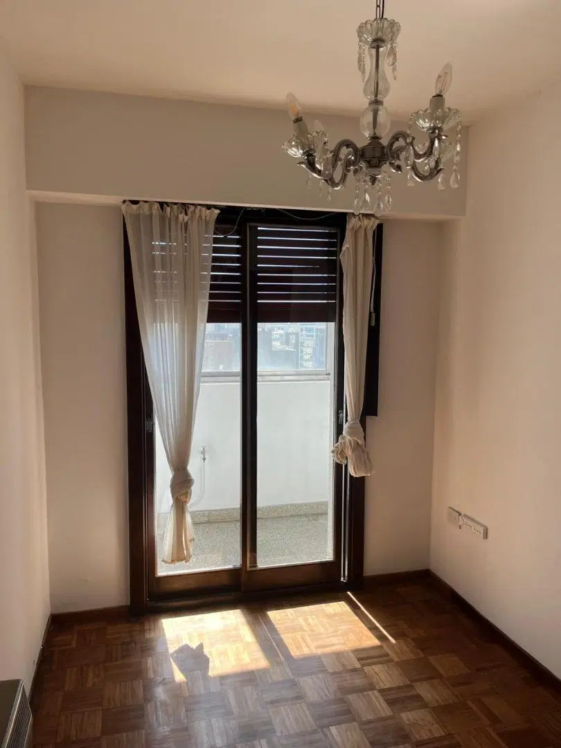 Excelente departamento 3 dormitorios en Plaza Moreno 3