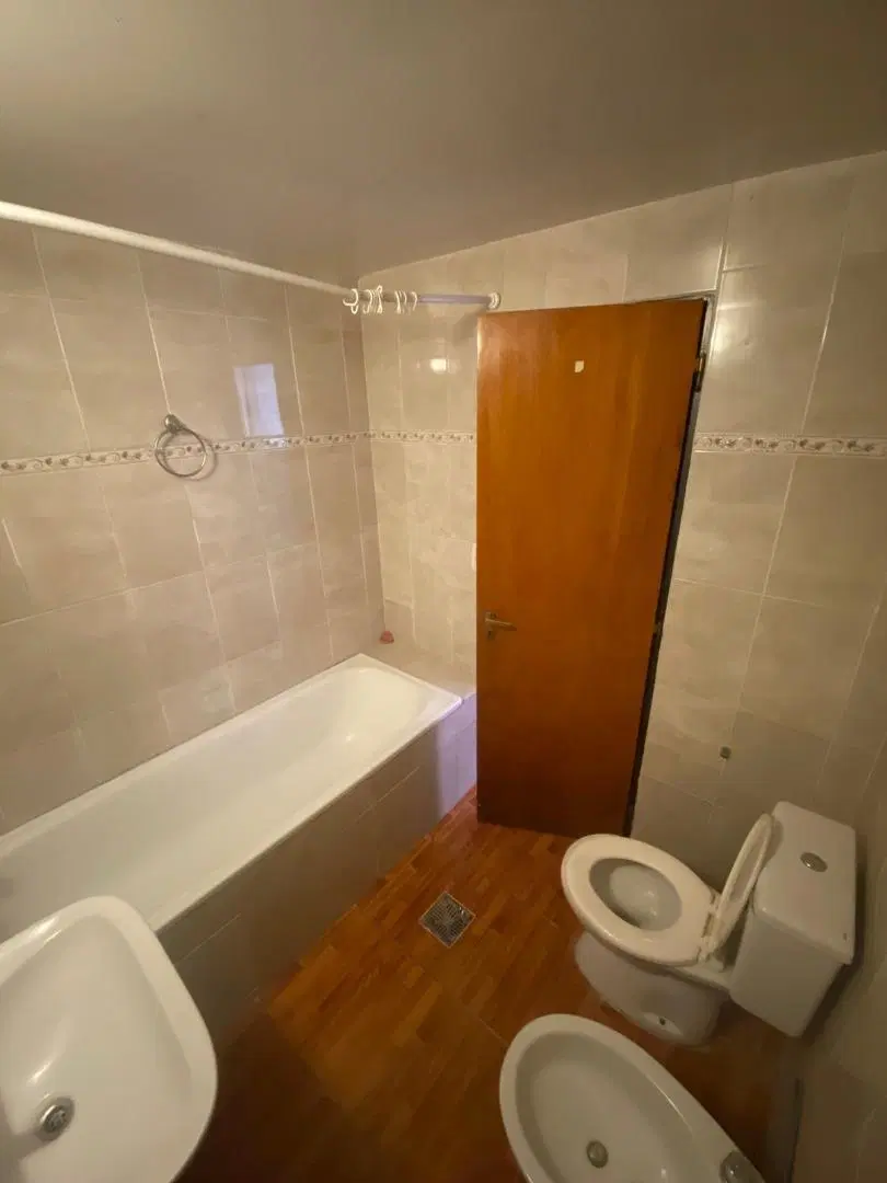 Amplia casa en venta en Los Hornos 2