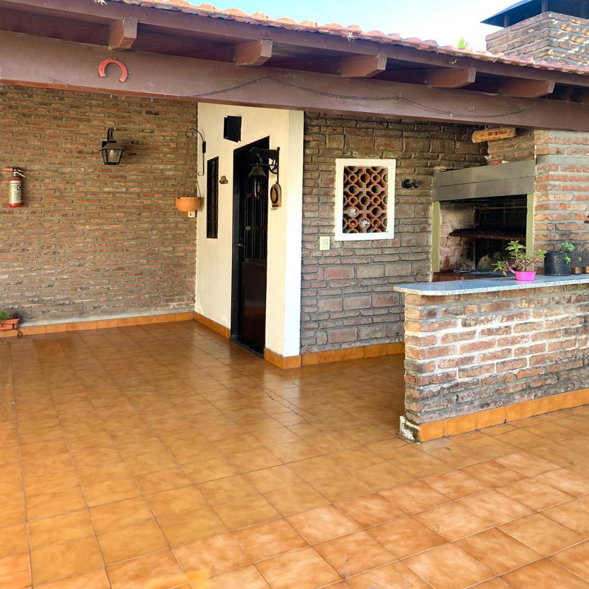 Casa En Venta 5 Amb. En Castelar