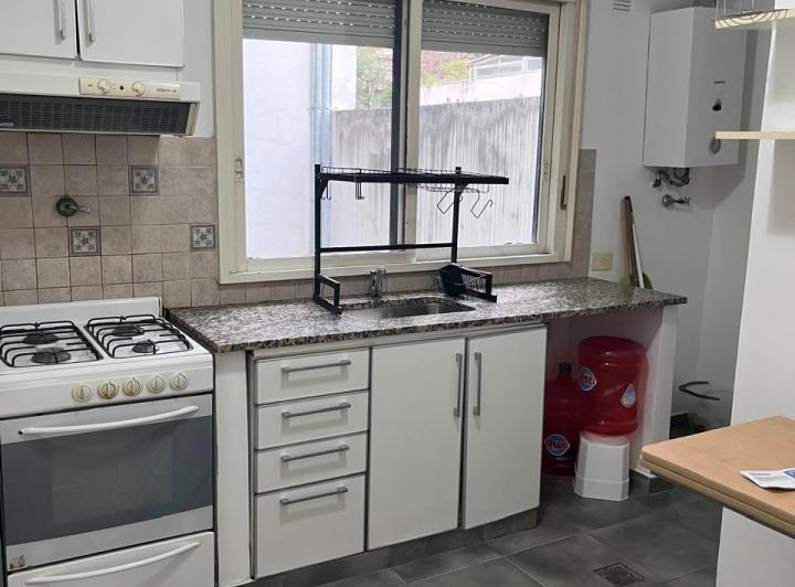 Monoambiente en Recoleta con balcon y conexión a lavarropa 3