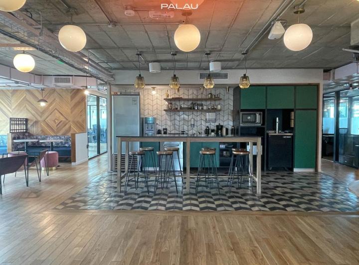 Amoblada -Excelente oficina de 500m2 dividida con 4 cocheras 5