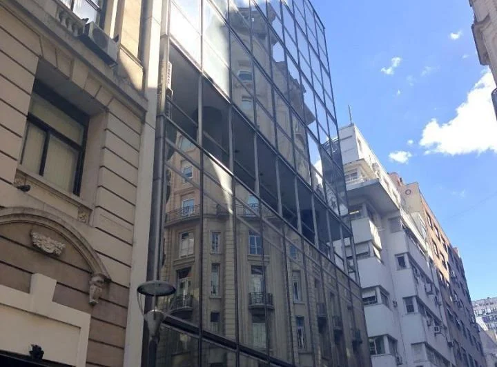 Excelente Edificio en Block 4