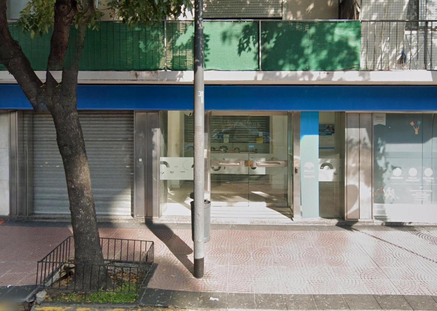 Excelente local bajo propiedad horizontal
