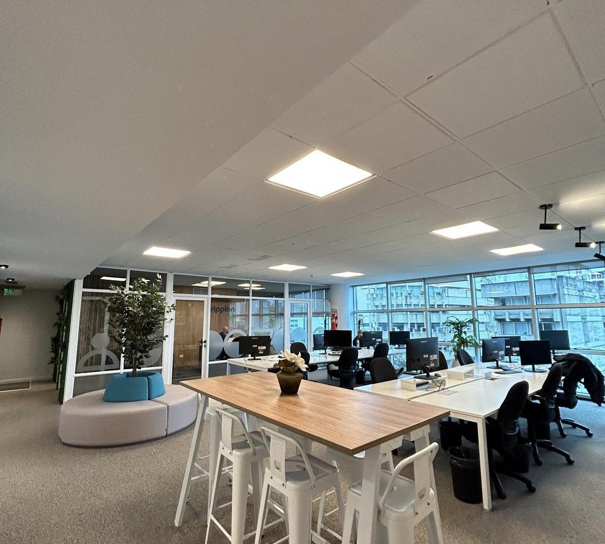 Oficina en Alquiler - Capitalinas - Puestos de Trabajo, Privados, y Sala de Reunión