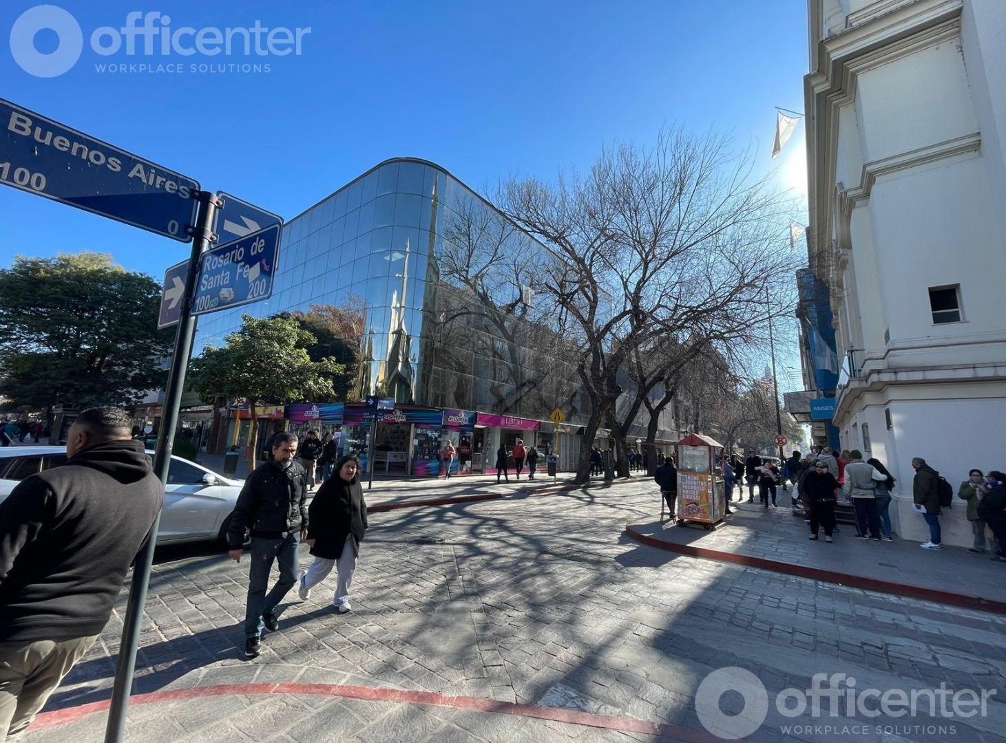 Foto de OFICINA EN ALQUILER / PRIMER PISO - Esquina Plaza San Martín -Pleno, imagen 2