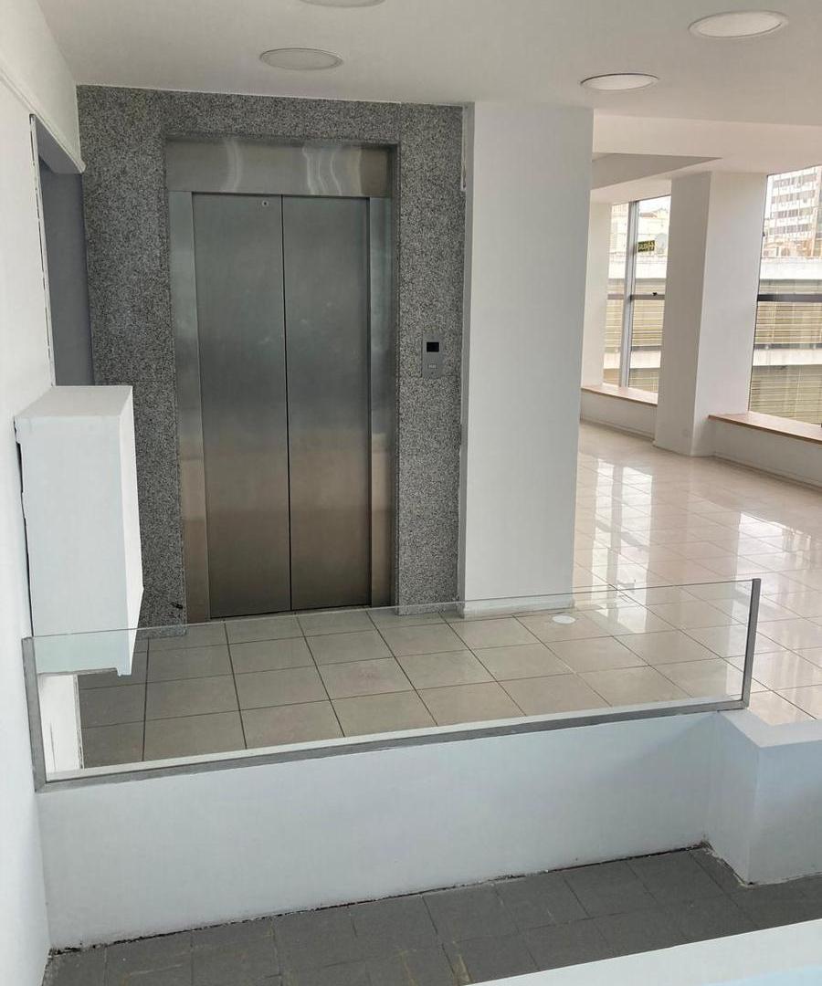 Foto de OFICINA EN ALQUILER / DOS PISOS - 980 M2- Esquina Plaza San Martín, imagen 4