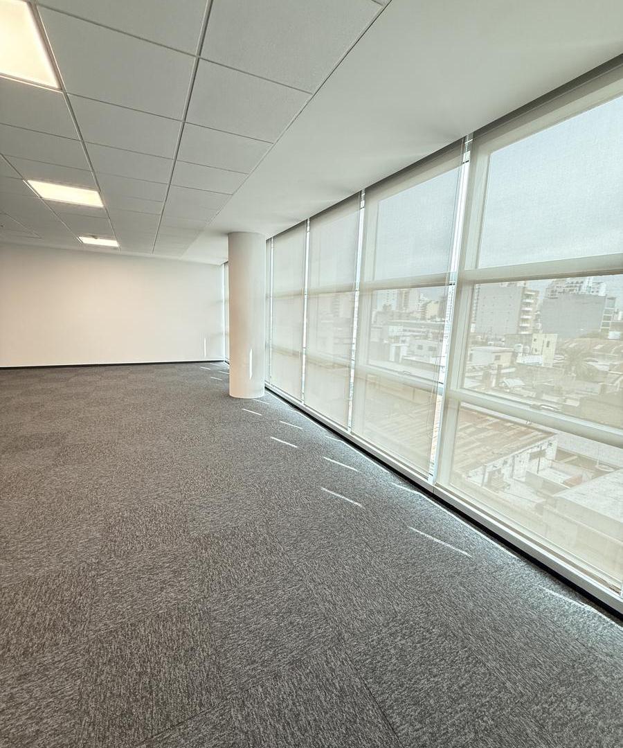 Foto de Oficina en Capitalinas en Alquiler - 180 m2 - 2 Privados y 1 Sala de, imagen 1