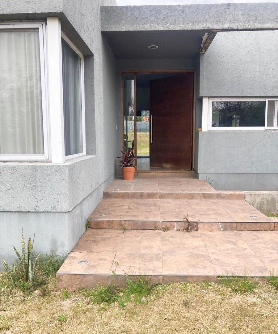 Foto de Importante Casa en Venta - 4 Hojas - Mendiolaza, imagen 2
