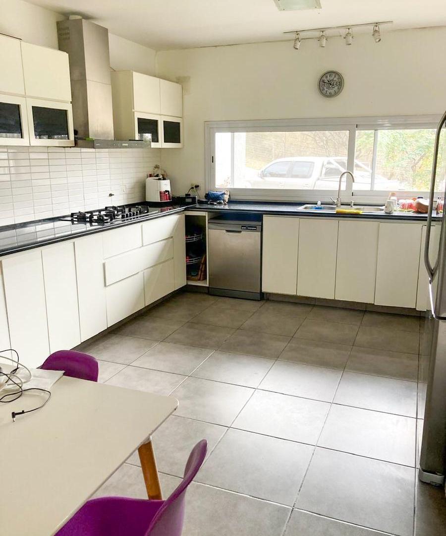 Foto de Importante Casa en Venta - 4 Hojas - Mendiolaza, imagen 3