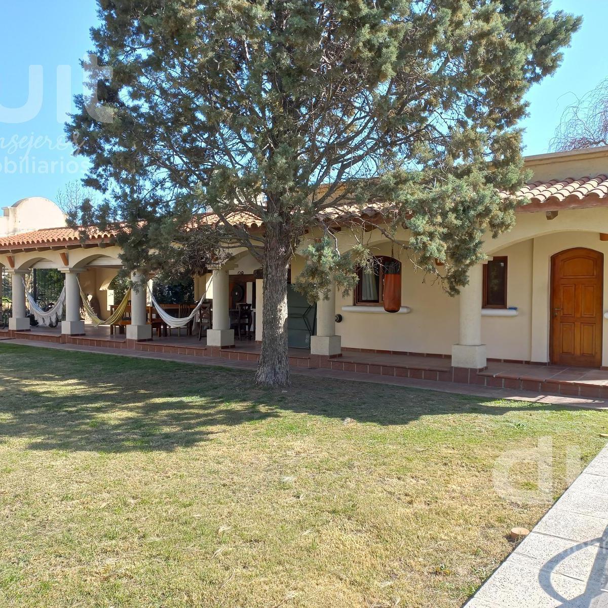 Casa Unica en Country Jockey Club, 2 Lotes Fondo Golf. 1
