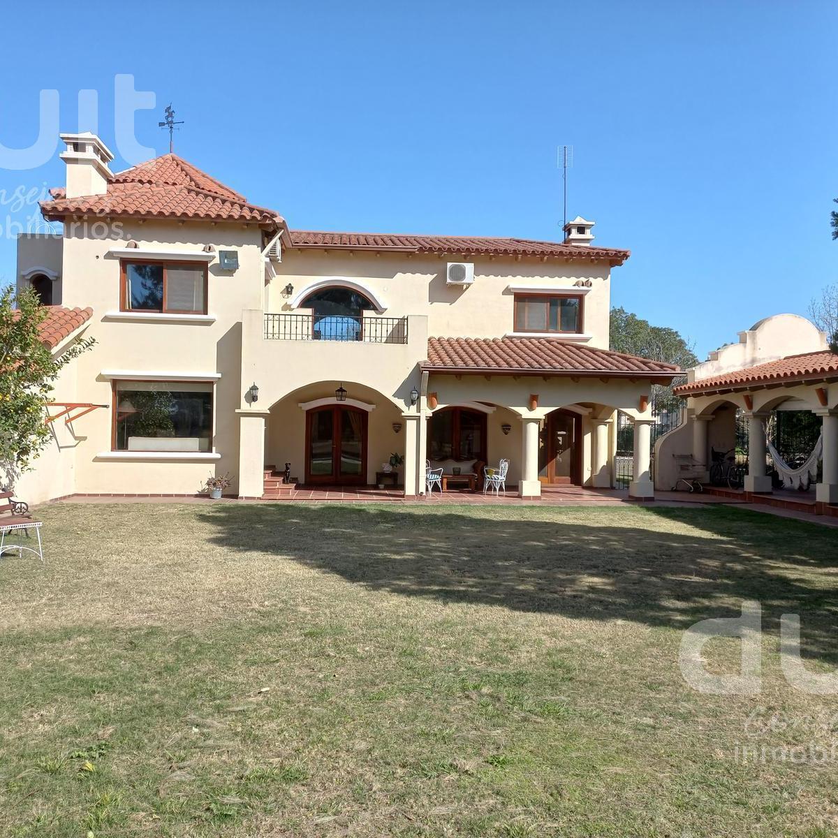Casa Unica en Country Jockey Club, 2 Lotes Fondo Golf. 3