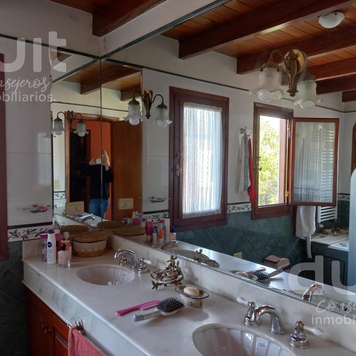 Casa Unica en Country Jockey Club, 2 Lotes Fondo Golf. 4