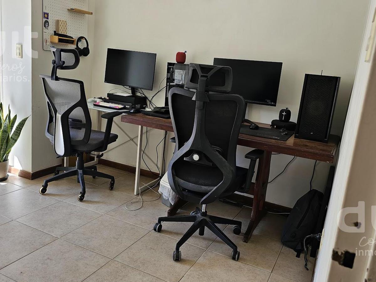 Casa en Venta 4 Dorm., Pileta, Cochera Triple Ideal Comercial 4