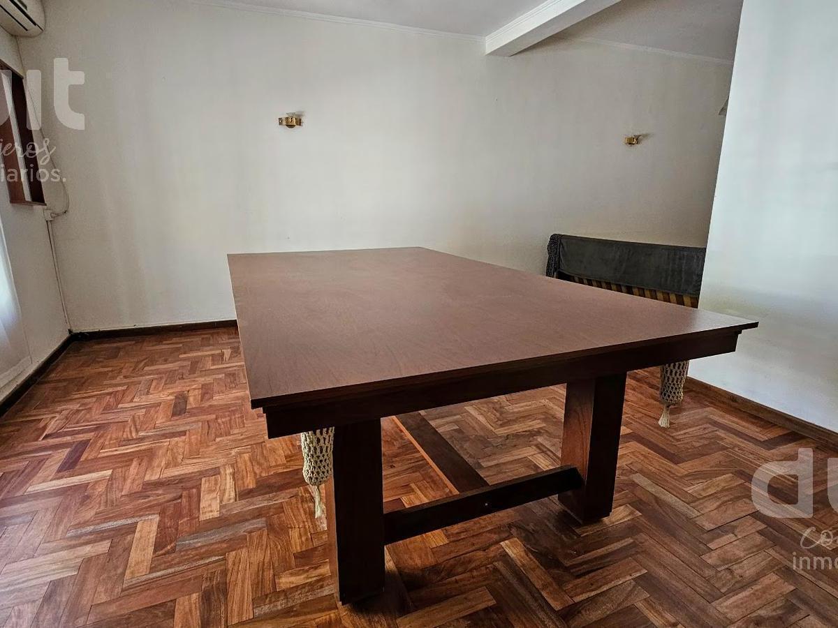 Casa en Venta 4 Dorm., Pileta, Cochera Triple Ideal Comercial 5