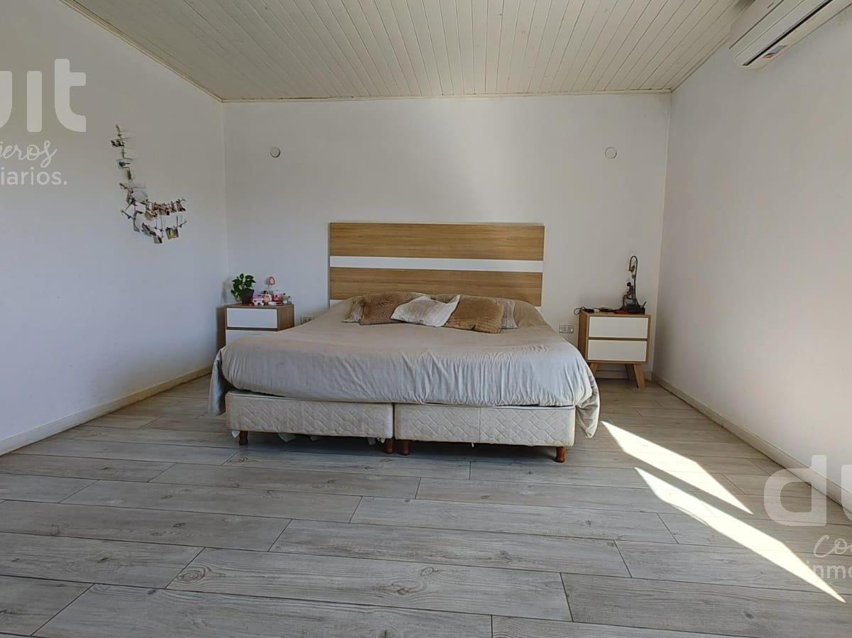Duplex de 4 Dor, Uno en Pb, en Claros Village. 5